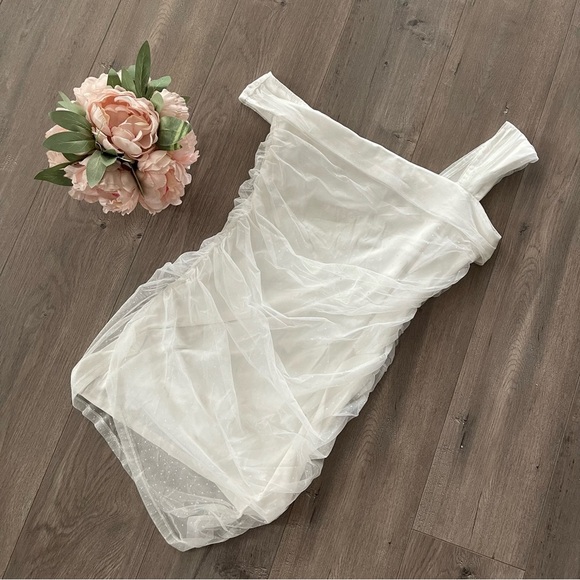 New Pink Lily Romantic White Mesh Swiss Dot Off Shoulder Dress - Picture 4 of 8